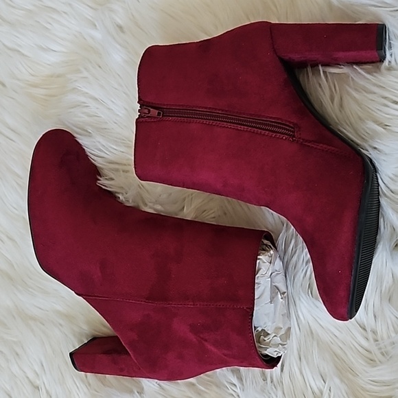 Katliu Red Faux Suede Heeled Boots NIB - Picture 3 of 14